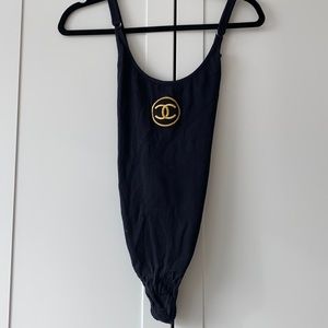 She just knows appliqué body suit